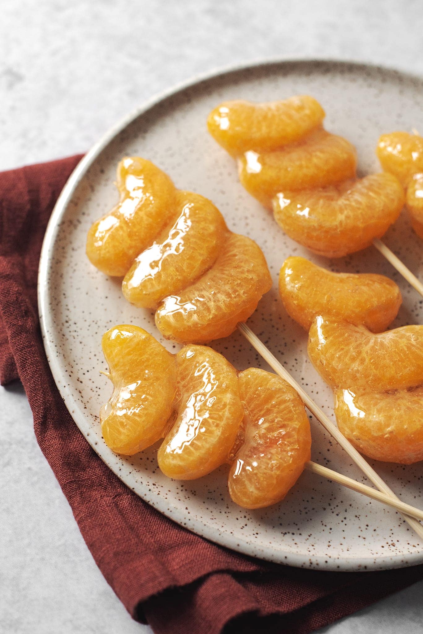 Glossy shine of the sugar coating on tanghulu