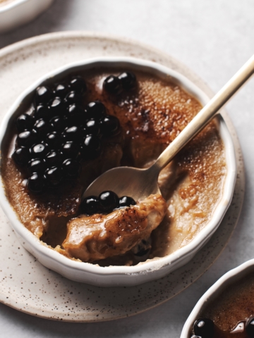 spoonful of bubble tea crème brûlée and tapioca pearls