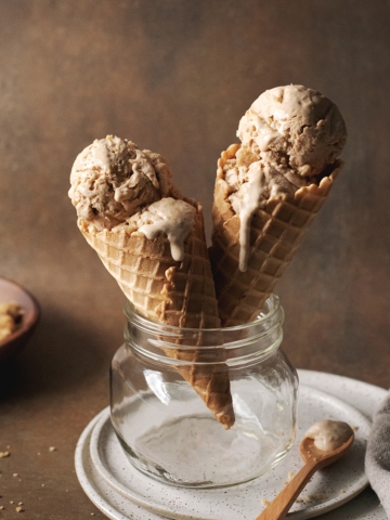 Pumpkin pie ice cream in waffle cones