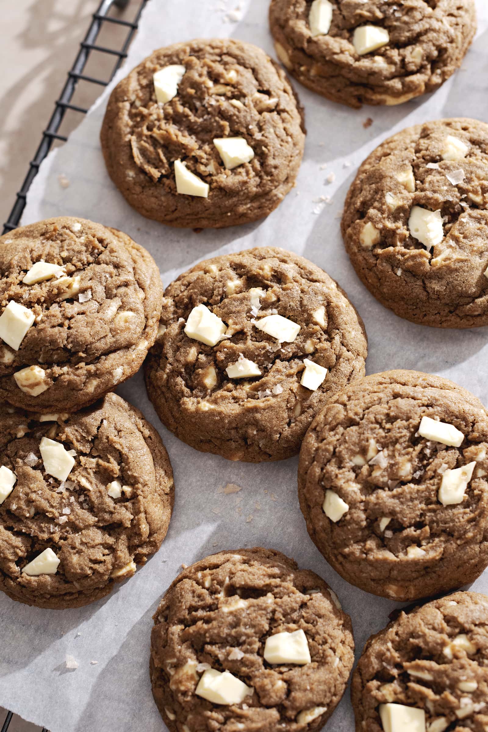 Several hojicha cookies scattered on a wire rack.