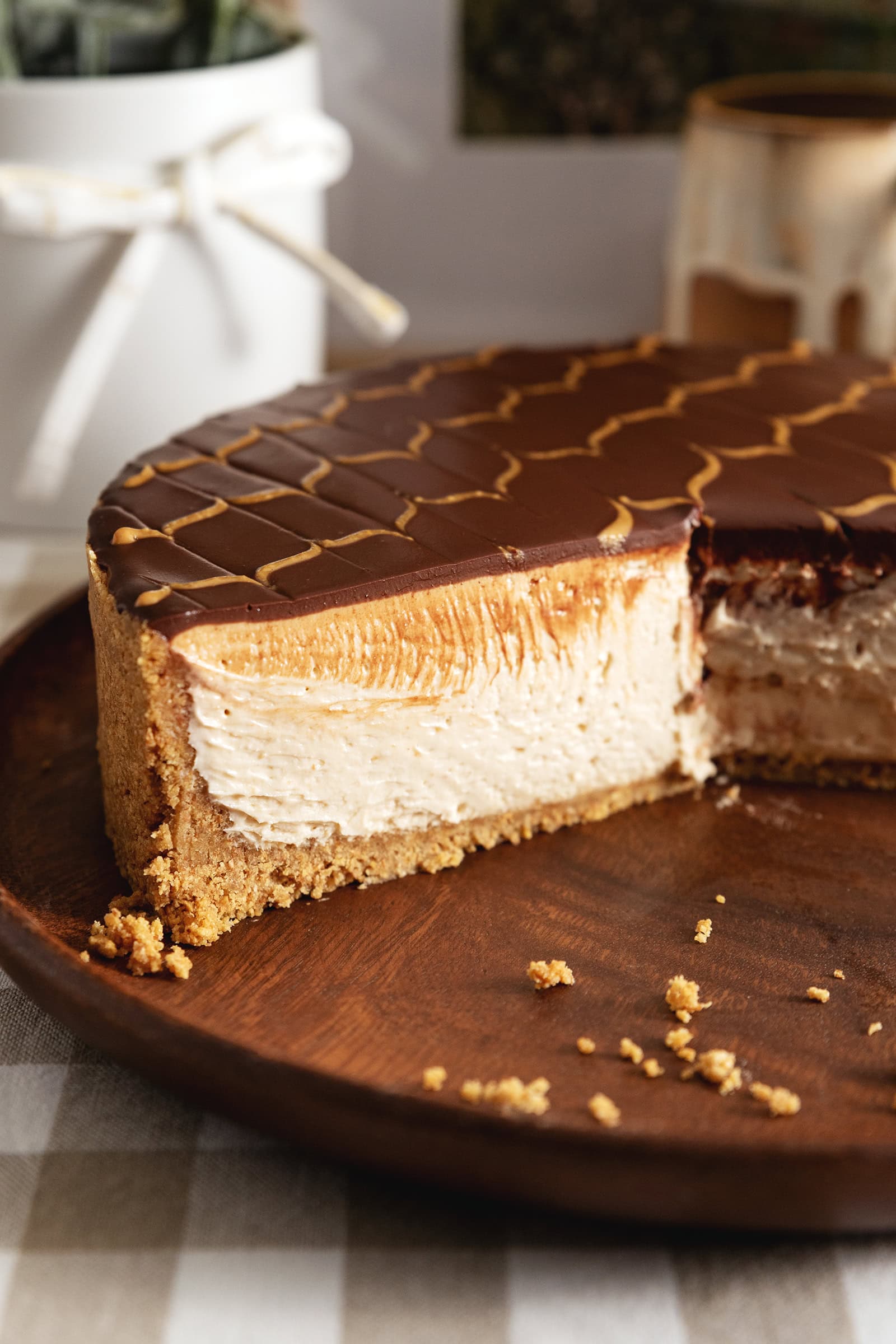 Cross-section of the cut edge of a chocolate peanut butter cheesecake to show the layers inside.